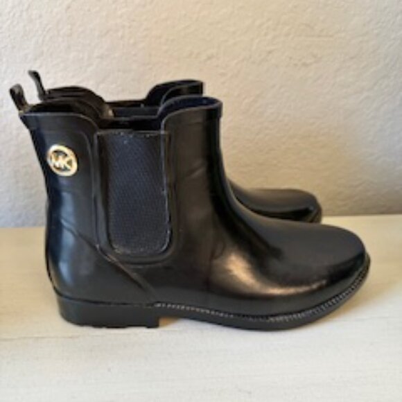 Michael Kors BENJI black rain boots with gold accent SIZE 7 - Picture 3 of 6